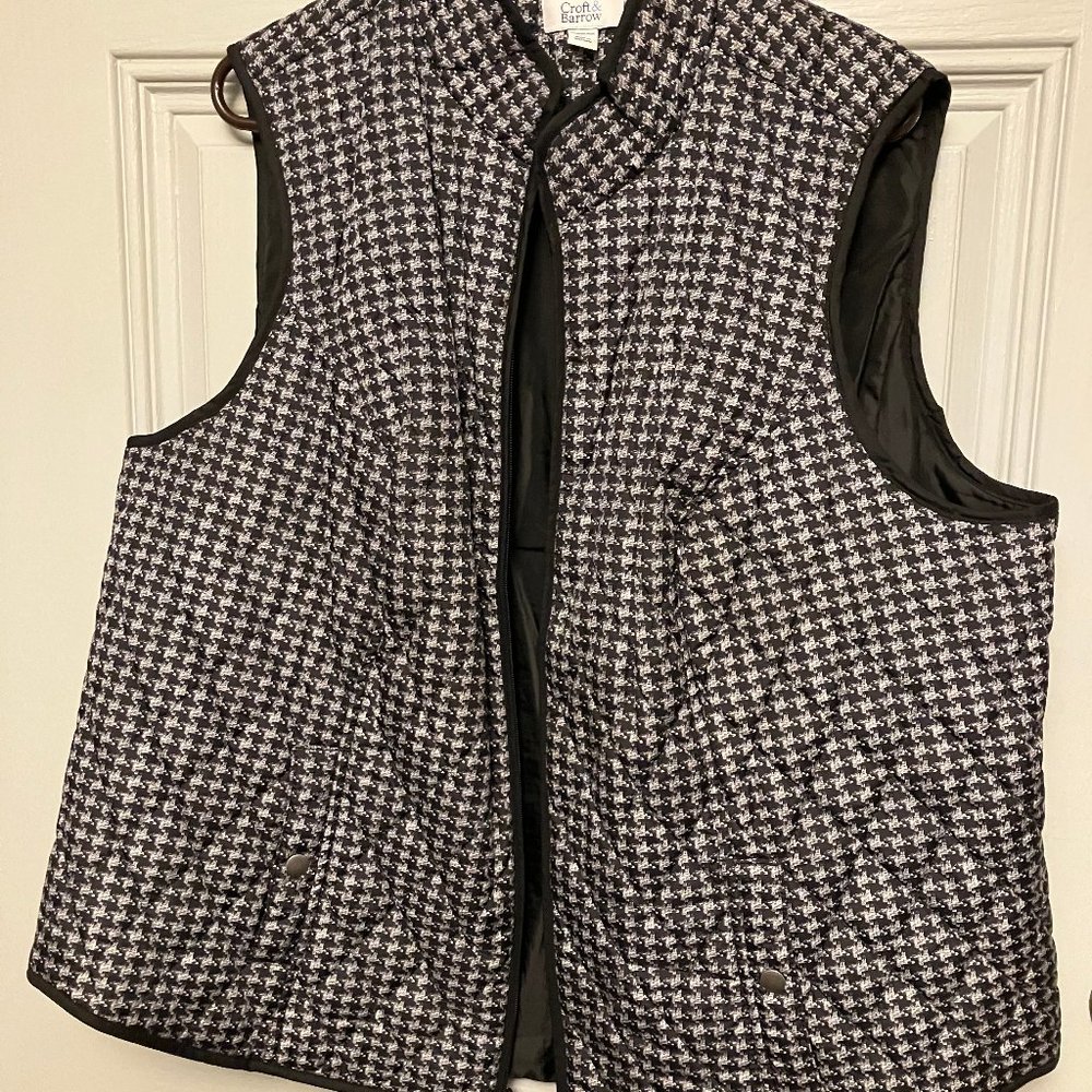 WOMEN'S SIZE 2X ZIPPER FRONT VEST FOR WARMTH OR FASHION